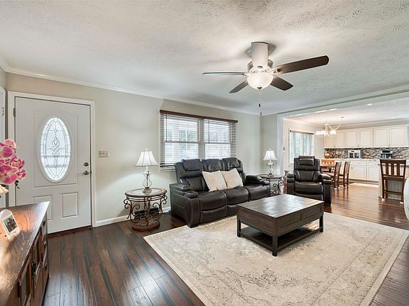 3rd image of 419 E Northview Circle E