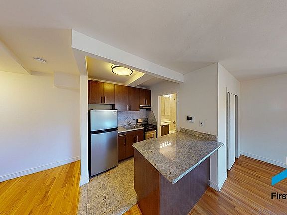 5th image of 50 Prince St APT 6g