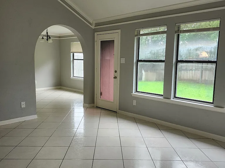 7904 Whitewater Ct — Photo 5