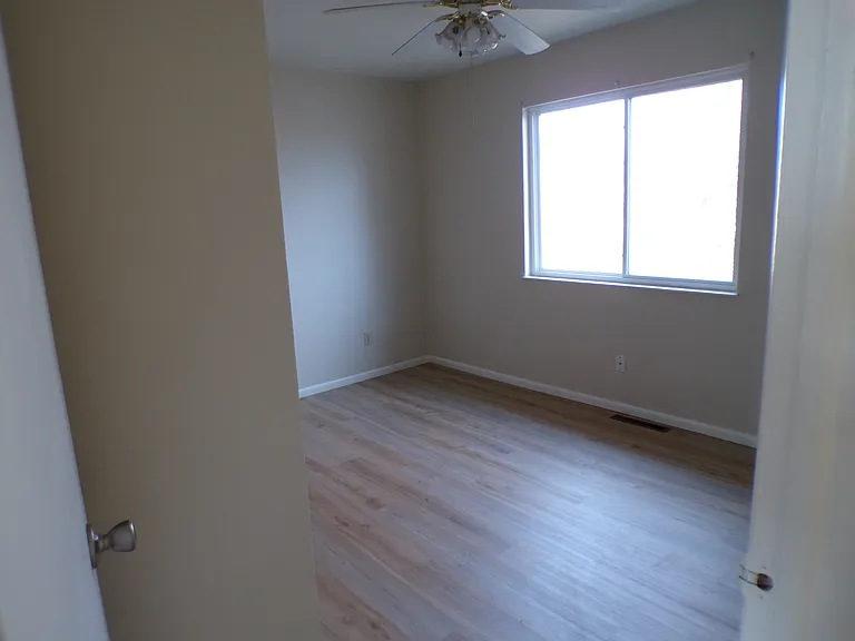1308 Hartford St — Photo 11