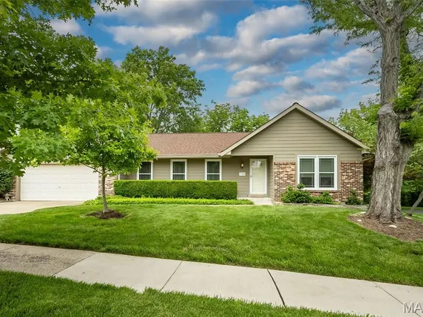 739 Muir View Dr, Ballwin, MO 63011