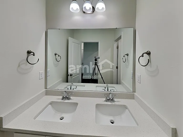 621 Onate Cir — Photo 13