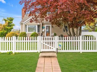 604 Clinton St, Bellmore, NY 11710