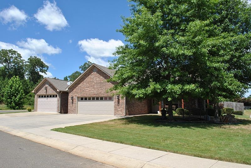 1st image of 118 Saint Croix Ln
