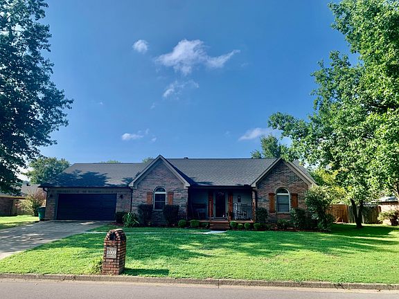 3rd image of 1009 Whippoorwill Ln