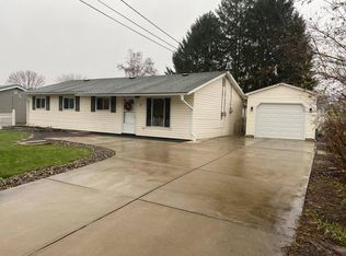 2 Dover Dr, Cranberry Township, PA 16066