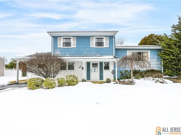 50 Creighton Cir, Old Bridge, NJ 08857