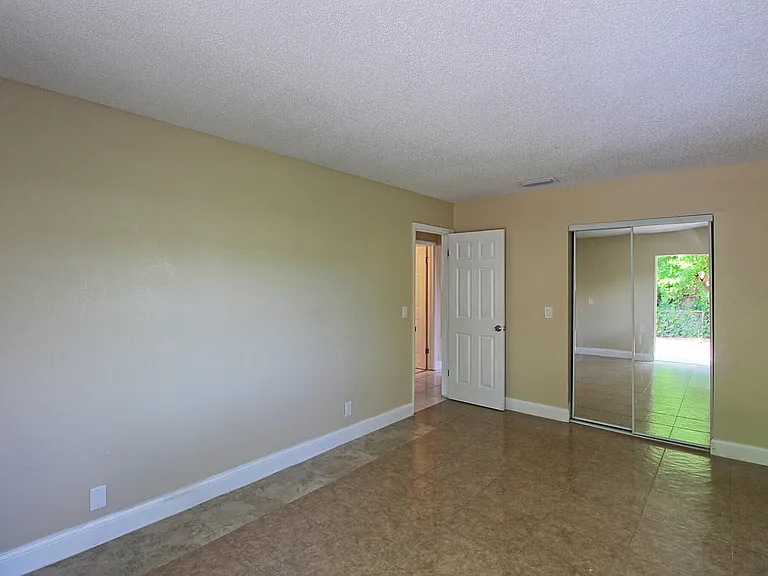 1045 Miami Blvd #A — Photo 18