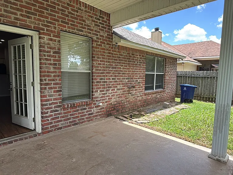 9812 Kings Pointe Dr — Photo 52
