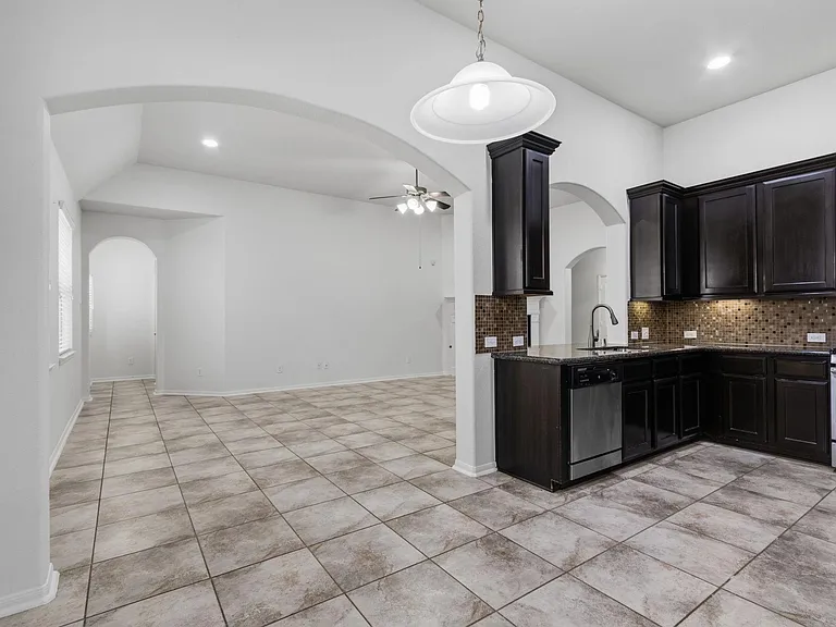 271 Westwood Dr — Photo 14