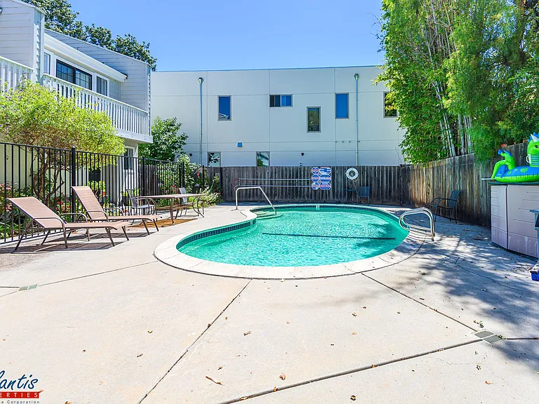 457 Oak Ave — Photo 20