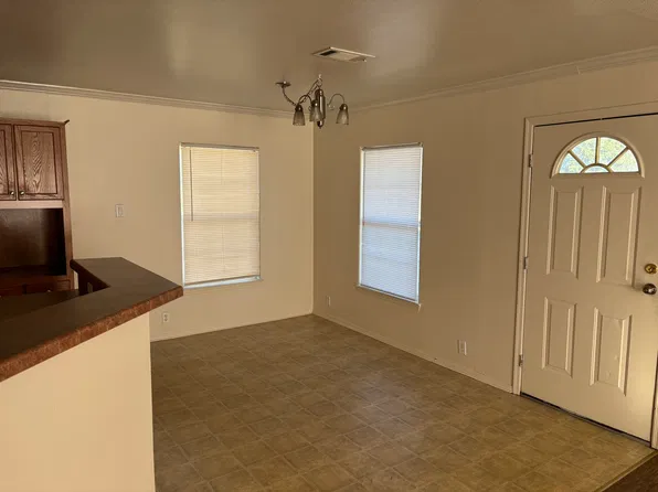 118 Candlewood Cir, Gainesville, TX 76240