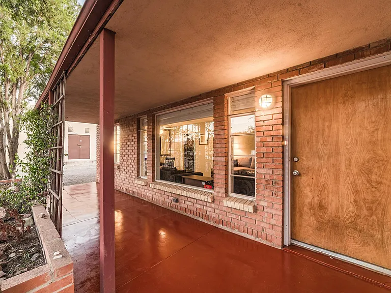 3026 E Loretta Dr — Photo 10