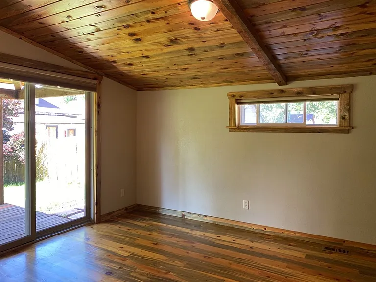 517 Endicott St — Photo 31