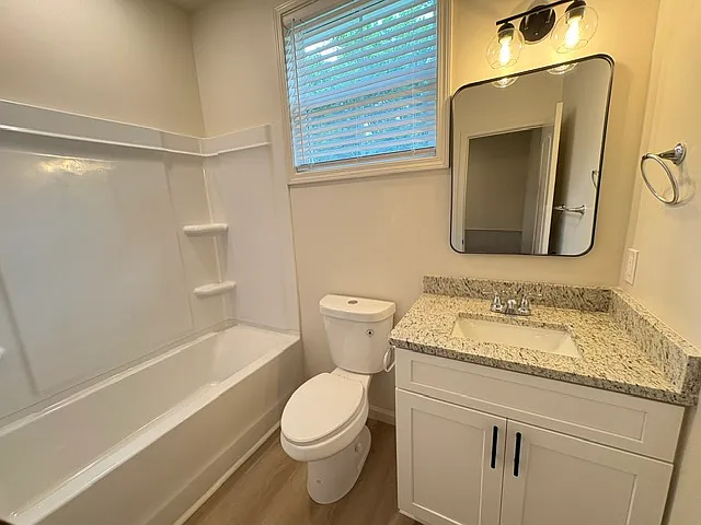 215 W Chappell St — Photo 14