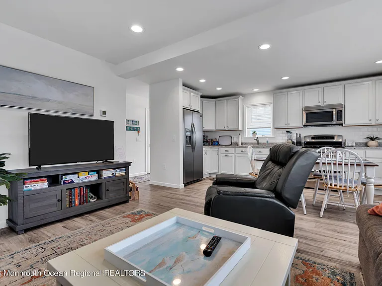 24 Virginia Ave — Photo 12