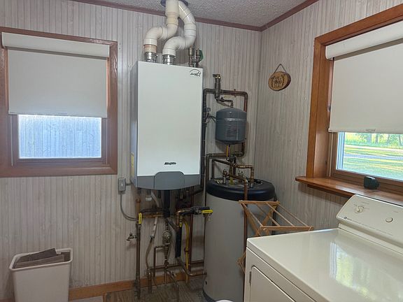5th image of 809 Knodt Rd