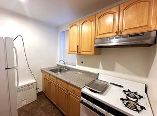 40-11 191st St #1F, Flushing, NY 11358