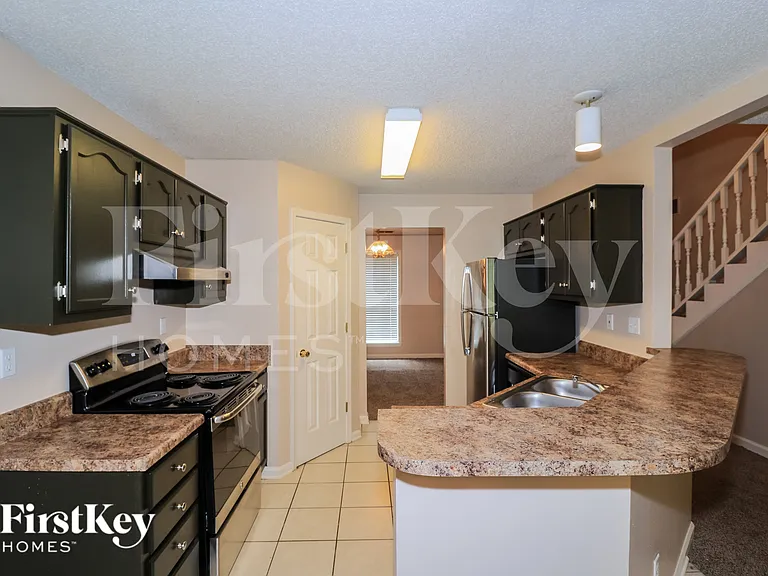 1049 Nolan Ln — Photo 7