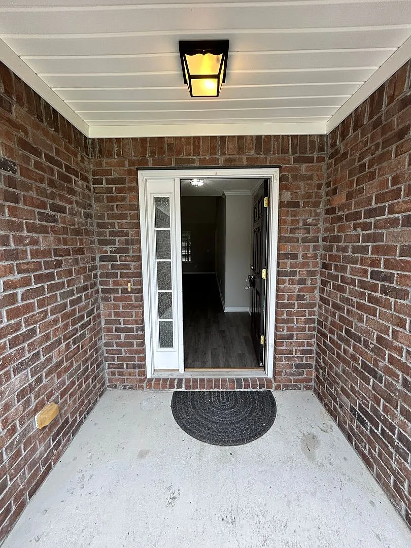 Inviting 3-Bedroom Home in The Lakes at Cottonvale — Photo 2