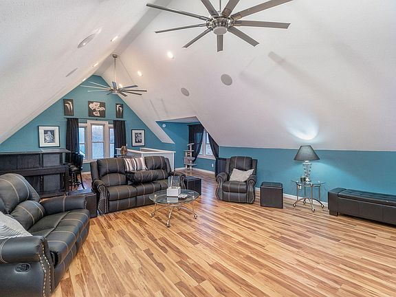 5th image of 303 W Orleans St