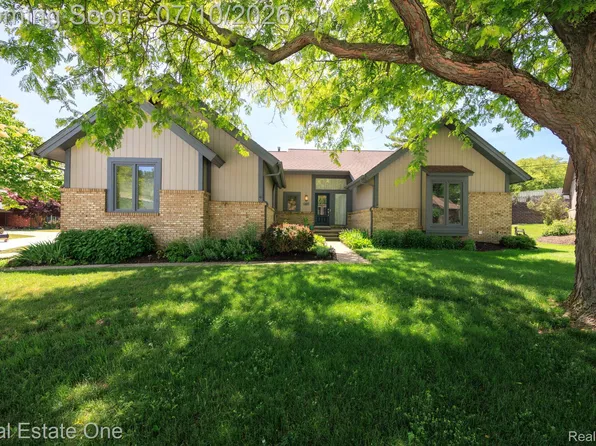 986 River Bend Dr, Rochester Hills, MI 48307