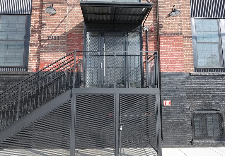 1901 E Willard St #103 — Photo 2