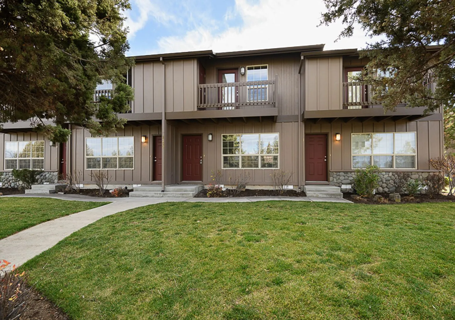 Updated 2 Bed/2.5 Bath Townhome Style Apartment Near St. Charles — Photo 2