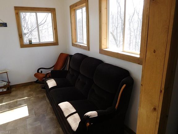 5th image of 33338 Moravian Trl