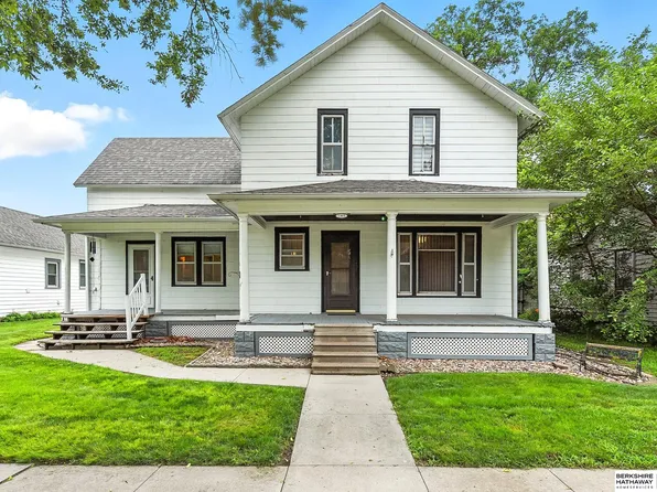 105 N Cedar St, Hooper, NE 68031