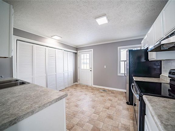 5th image of 416 Ambler Dr