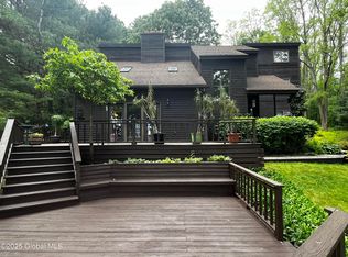 27 Park Dr, Menands, NY 12204