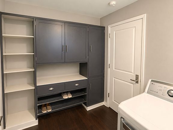 5th image of 1501 Country Club Dr