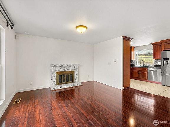 5th image of 2702 Cedar Avenue S