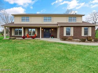 12 Heather Ridge Rd, Troy, NY 12180