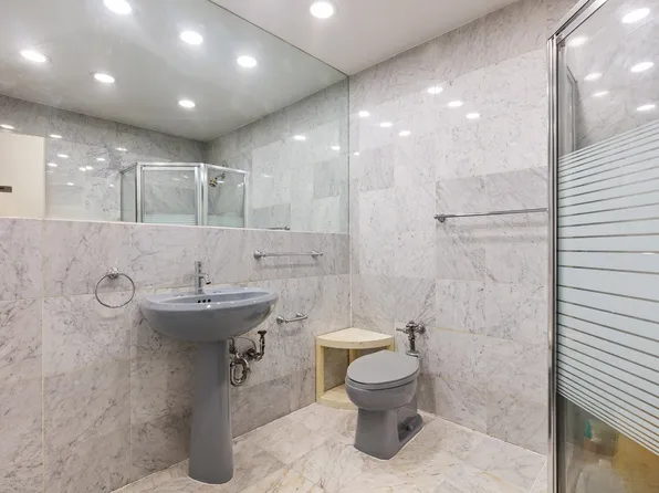 210 East 47th Street image 7 of 12