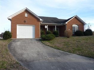 518 Cobblestone Dr, Hopewell, VA 23860