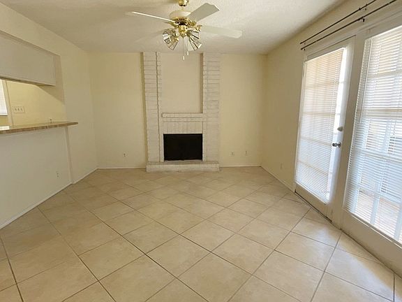 4th image of 1307 Brenda Ln APT D