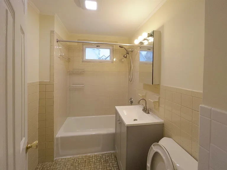 25 Oakland Ave #2R — Photo 9