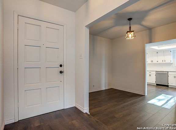 3rd image of 13907 Little Leaf Dr