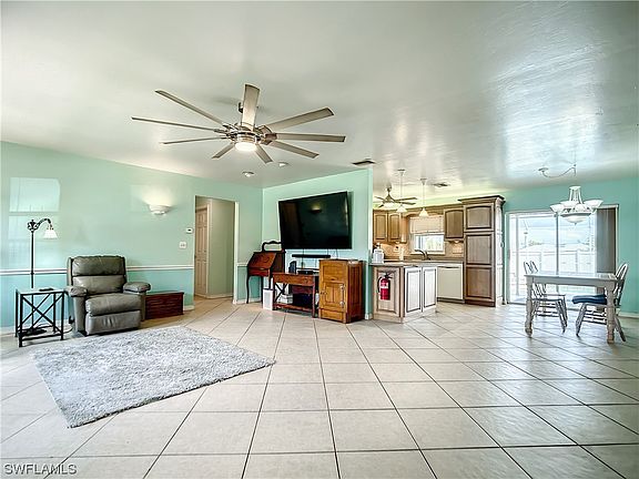 4th image of 143 SE 19th Ln