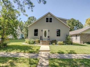 904 13th St, Highland, IL 62249