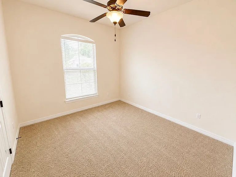922 Antler Dr — Photo 9