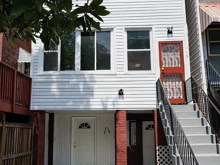 118 Longfellow St NW — Photo 9