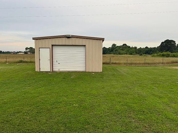 3rd image of 3091 Chipmunk Rd