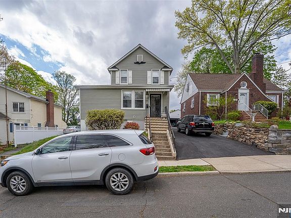 2nd image of 100 Washington Pl