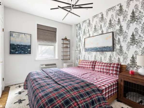 368 West 23rd Street image 3 of 7