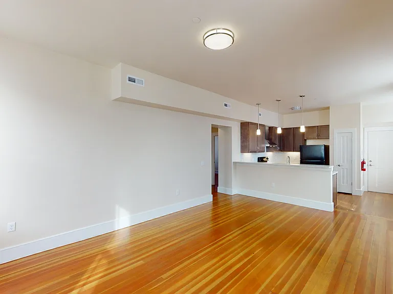 100 E Clifton Ave — Photo 3
