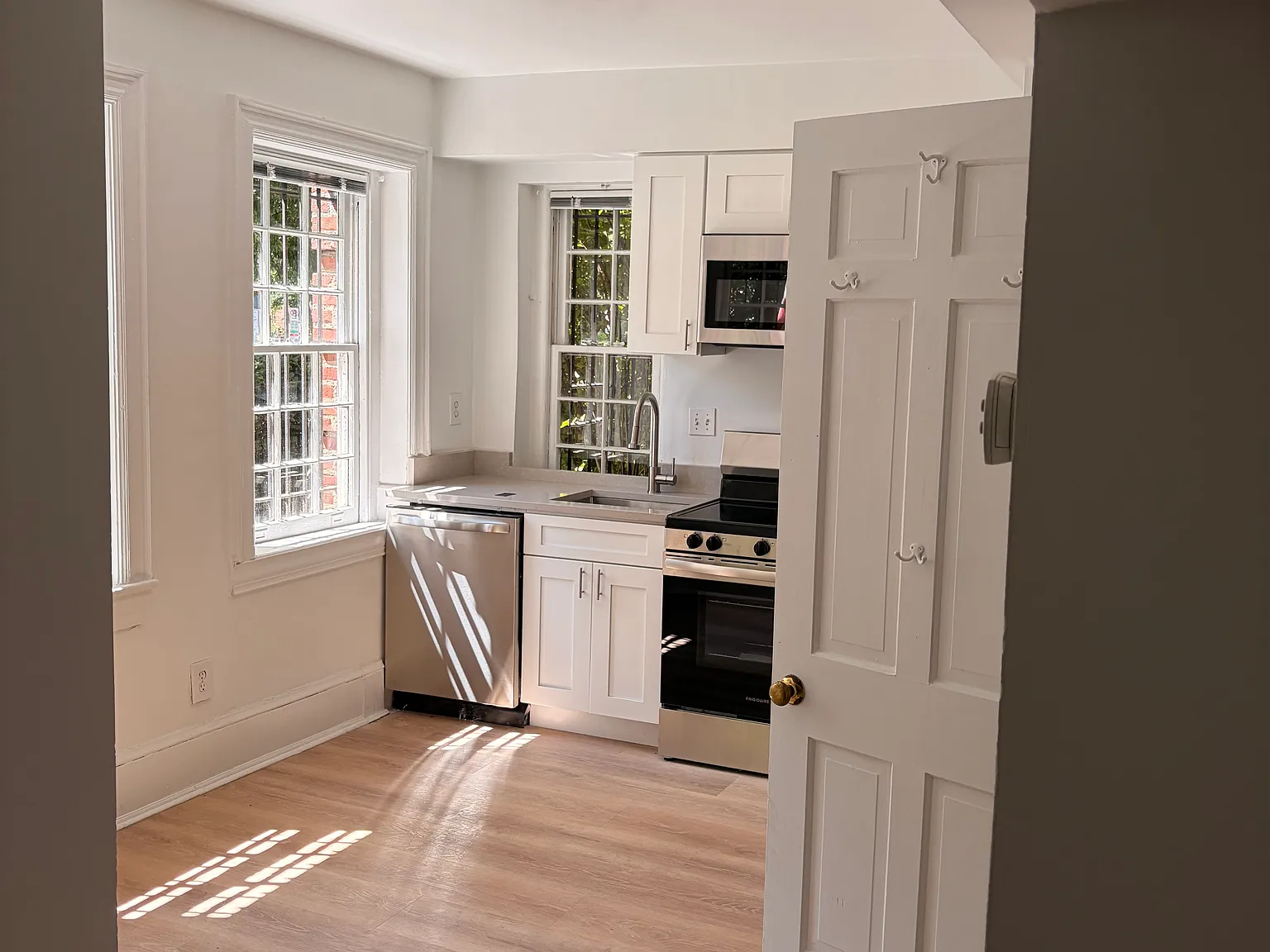 Studio, 417 sqft, $2,075 — Photo 3