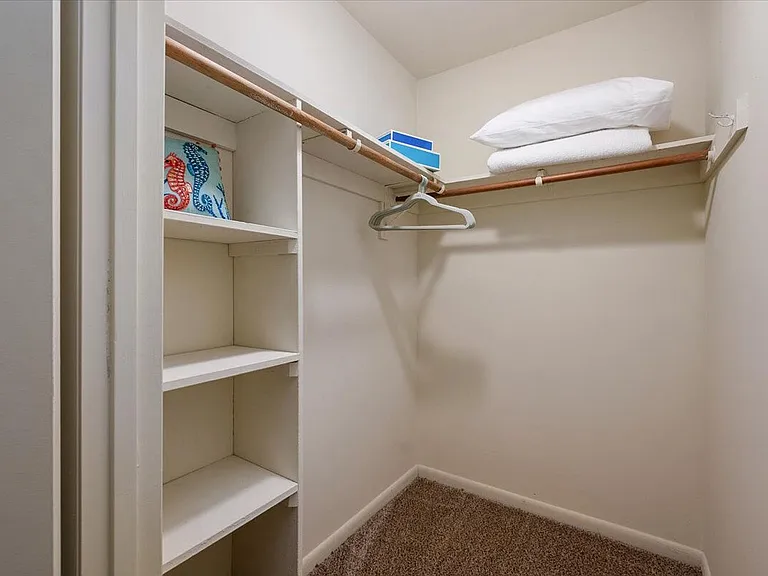 Parkwood Apartments — Photo 39